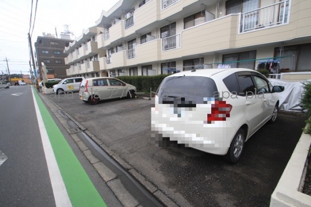 【ジャスティの駐車場】