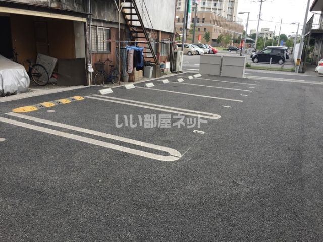 【鹿児島市上荒田町のアパートの駐車場】