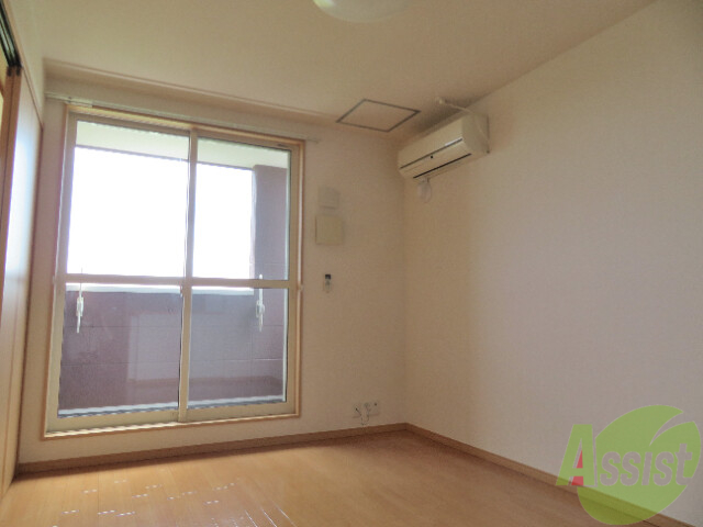 居室・リビング　広々としたお部屋でゆっくりと休めますね。