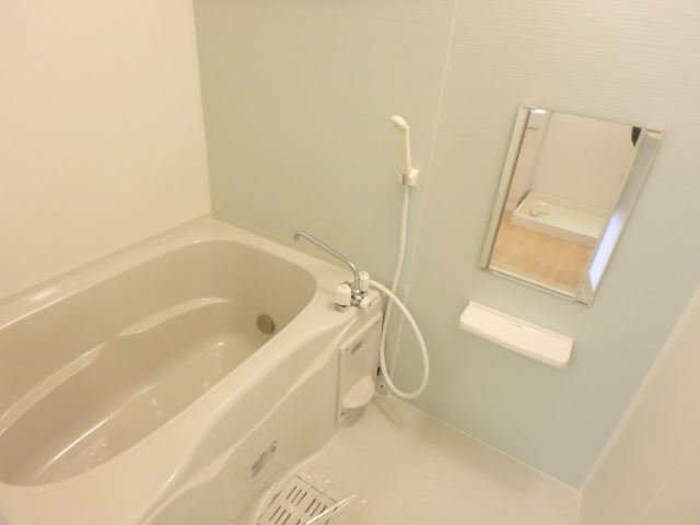 バス・シャワールーム　追い焚き機能付きの浴室です。