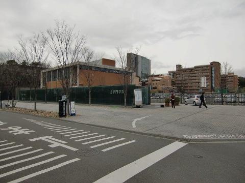 エスポアールＡ・Ｂ棟　追手門学院大学附属図書館（その他　260m）