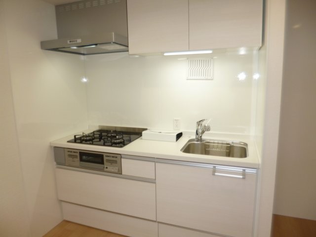 キッチン　３口ガスコンロ付システムキッチン