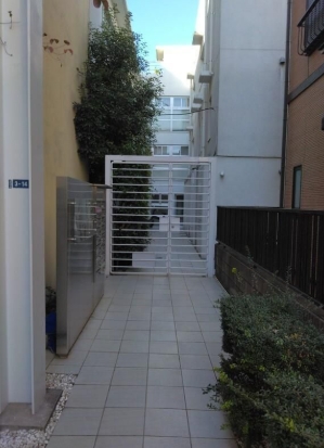 エントランス　共用部分も素敵ですね♪