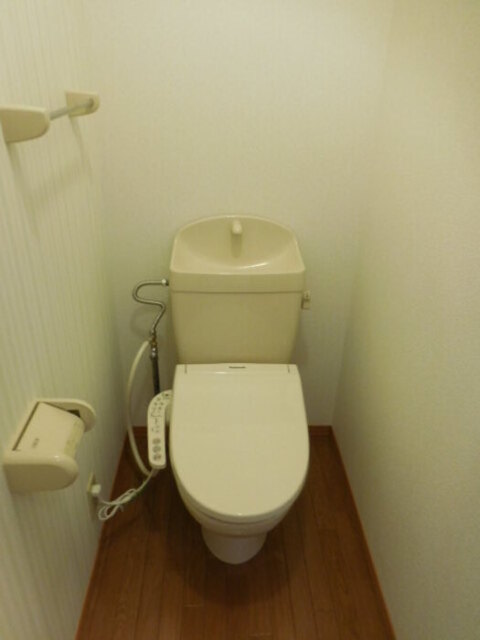 トイレ　温水洗浄暖房便座