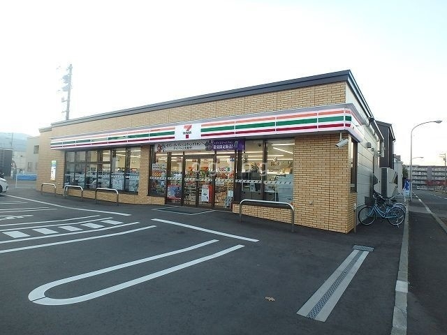 コンビニ　セブン-イレブン札幌前田４条７丁目店（コンビニ）まで678m