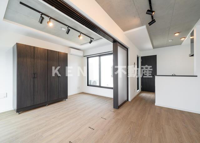 居室・リビング　こちらの居間で趣味の時間をお楽しみください