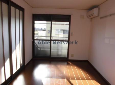 居室・リビング　日差しが差し込みます