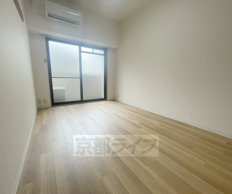 居室・リビング　綺麗に改装されています。