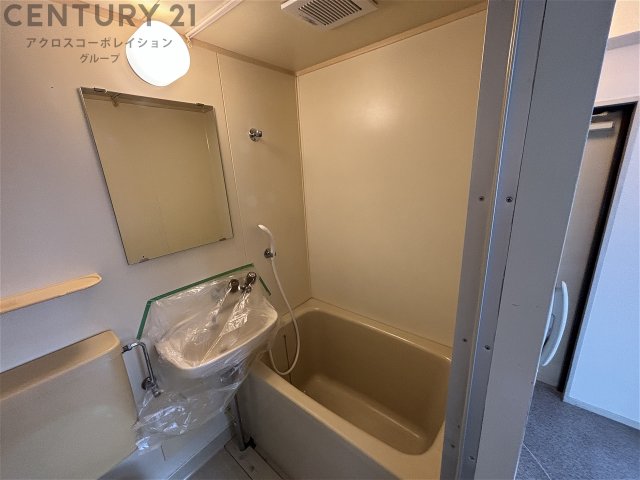 バス・シャワールーム　シンプルで機能的なユニットバス！