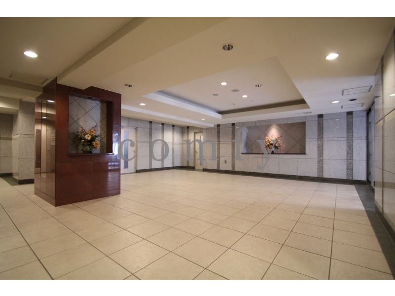 ロビー　清潔感があり広々としたエントランスホール