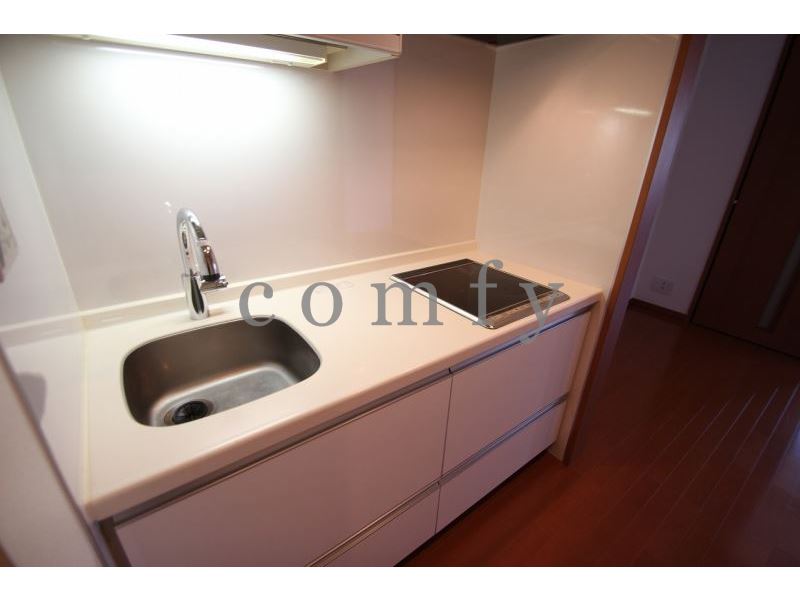 キッチン　使い勝手の良いシステムキッチン・ＩＨ２口