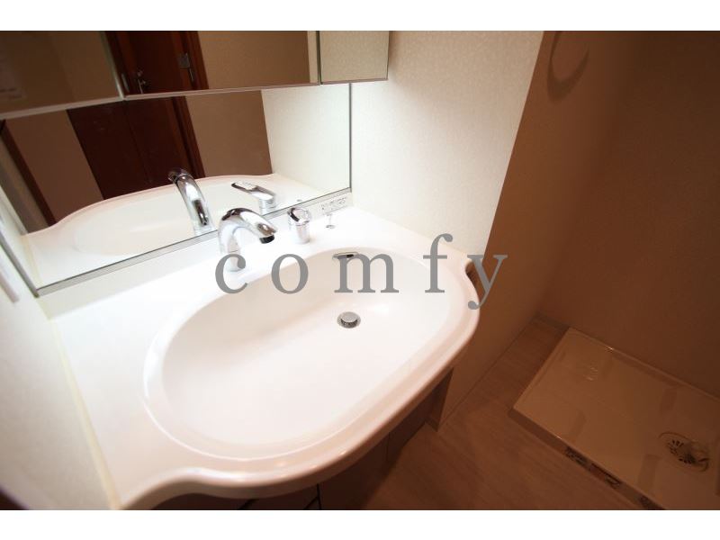 洗面設備　三面鏡独立洗面台