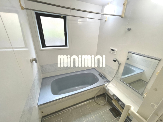 バス・シャワールーム　もちろん追い焚き完備ですよ。