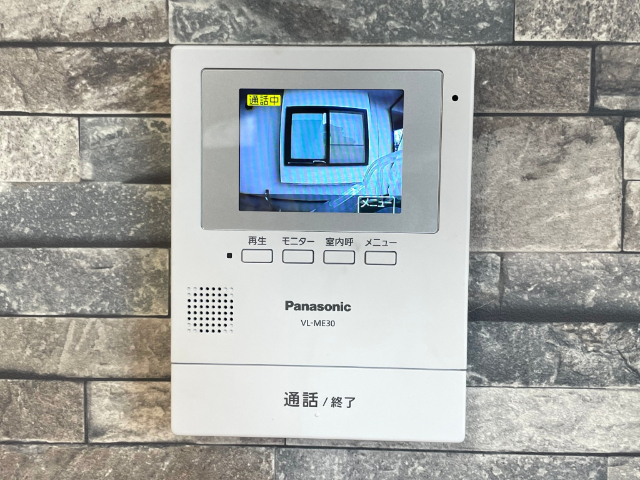 セキュリティ　モニター付きインターホン完備です。