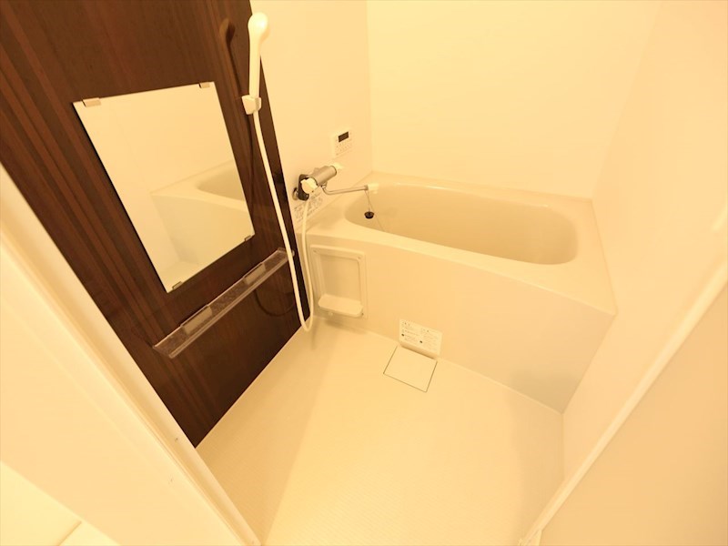 バス・シャワールーム　浴室暖房乾燥機付　追い焚き・オートバス機能付お風呂