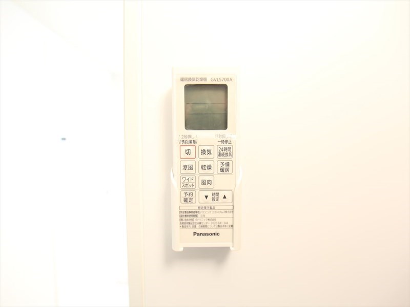 その他設備　浴室暖房乾燥機付き