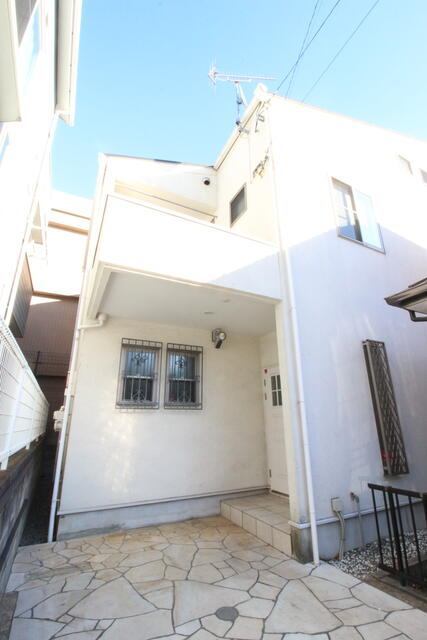 建物外観　２面採光です