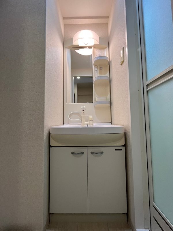 洗面設備　使いやすい洗面所です