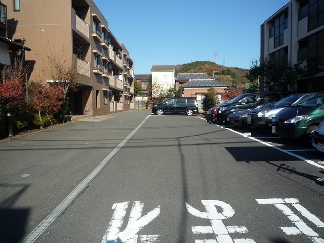 駐車場　敷地内駐車場　空要確認