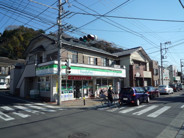 コンビニ　ファミリーマート鎌倉植木店（コンビニ）まで400m