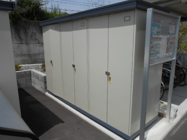 その他設備　各戸個別の屋外物置完備（冬用タイヤ等収納可能）