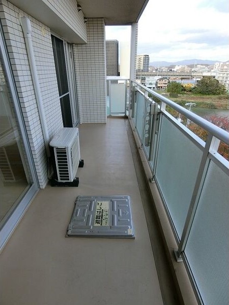 バルコニー　洗濯物はこちらにどうぞ