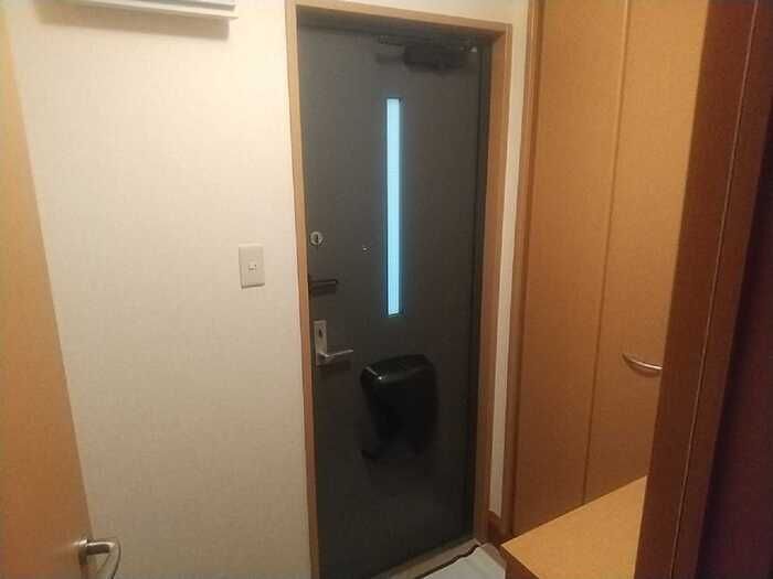 玄関　※別号室の写真です
