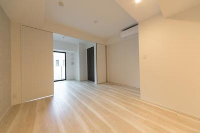 居室・リビング　※参考写真（同物件別部屋です）