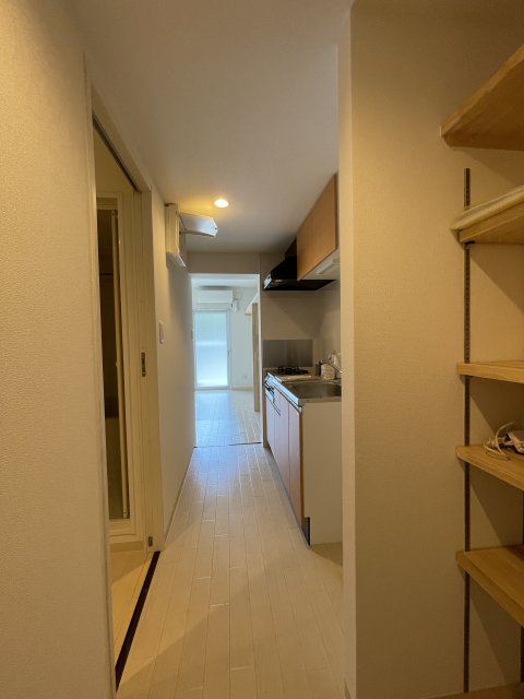 玄関　同物件別号室です。