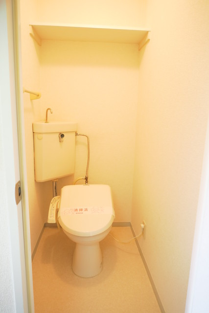トイレ　洗浄機能付便座のあるトイレ