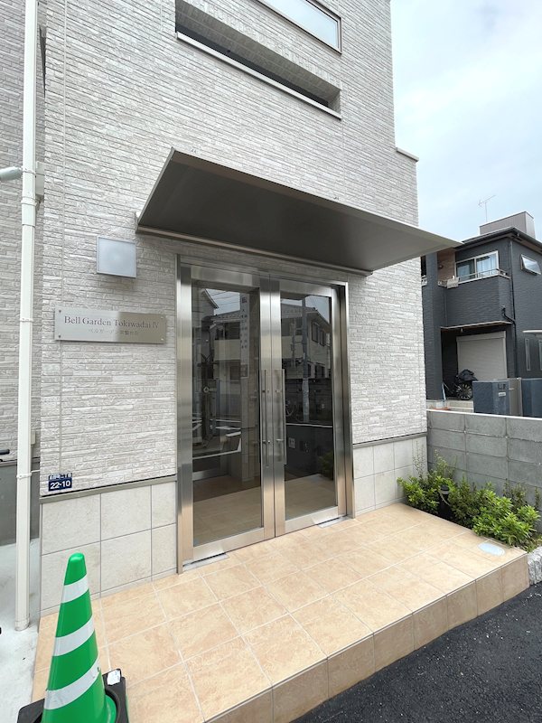 建物外観　アパート入口