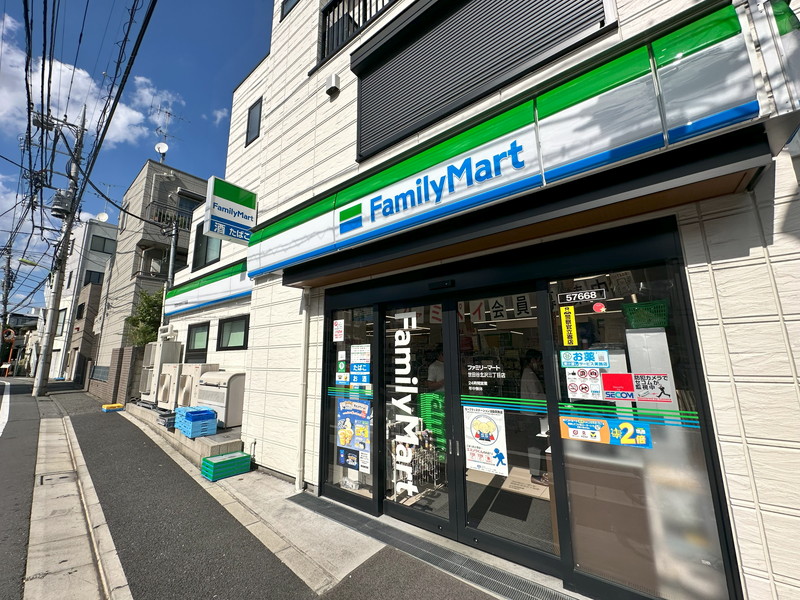 コンビニ　ファミリーマート世田谷北沢三丁目店（コンビニ）まで306m