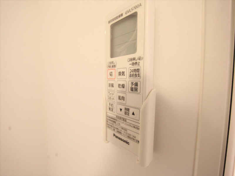 その他設備　浴室暖房乾燥機付き