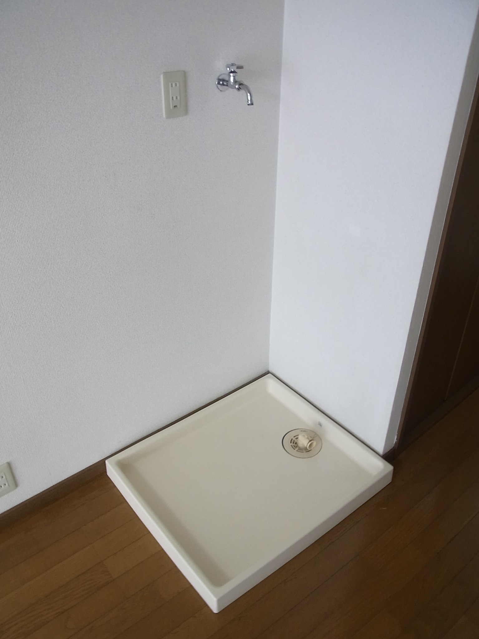 洗面設備　※洗濯機置場です