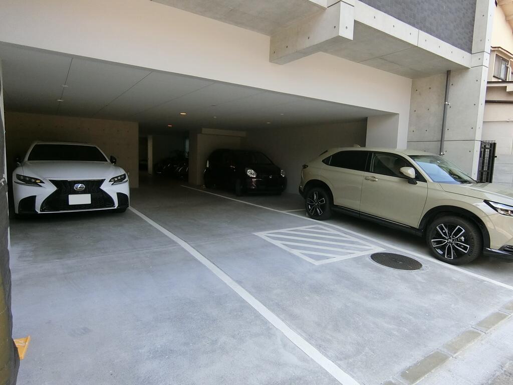 駐車場　綺麗に舗装された駐車場です♪