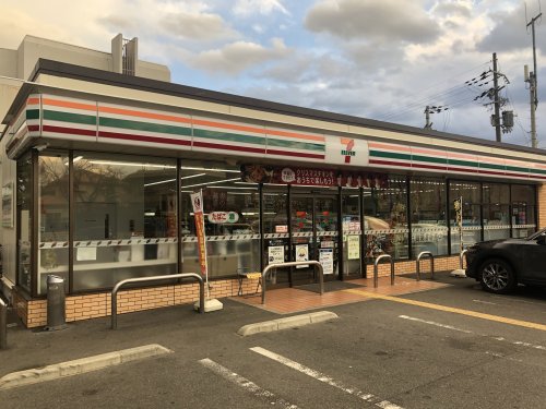 コンビニ　セブンイレブン堺光明池駅東店（コンビニ）まで390m