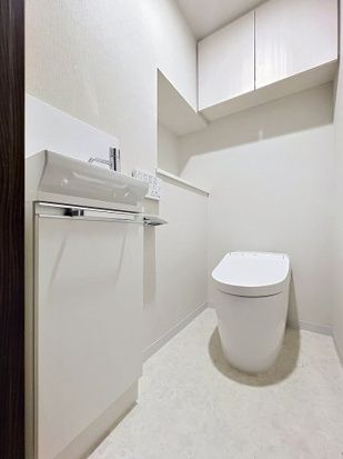 ＪＲ東海道本線 横浜駅 徒歩13分 11階建 築5年のトイレ写真