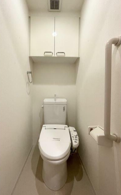ＪＲ山手線 日暮里駅 徒歩6分 8階建 築14年のトイレ写真