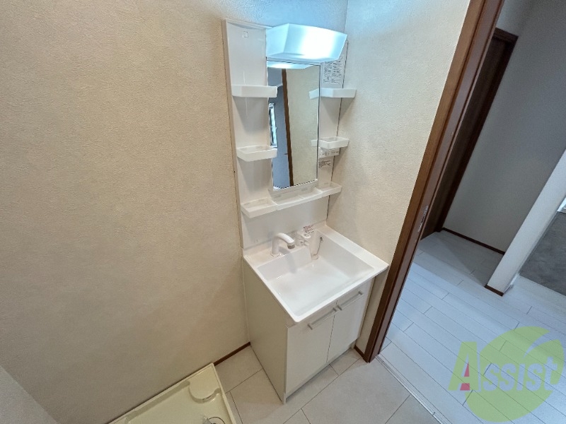 洗面設備　こちらは独立洗面台となっております、忙しい朝の味方です