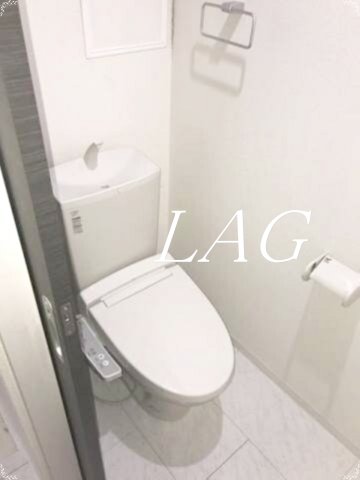 都営大江戸線 麻布十番駅 徒歩5分 3階建 築13年のトイレ写真