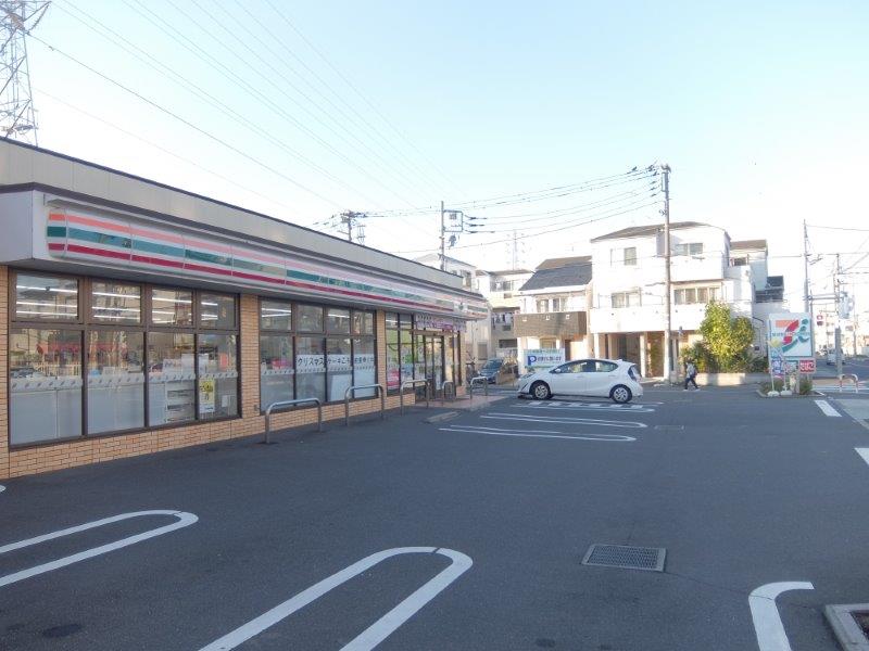 コンビニ　セブンイレブン足立花保南店（コンビニ）まで281m
