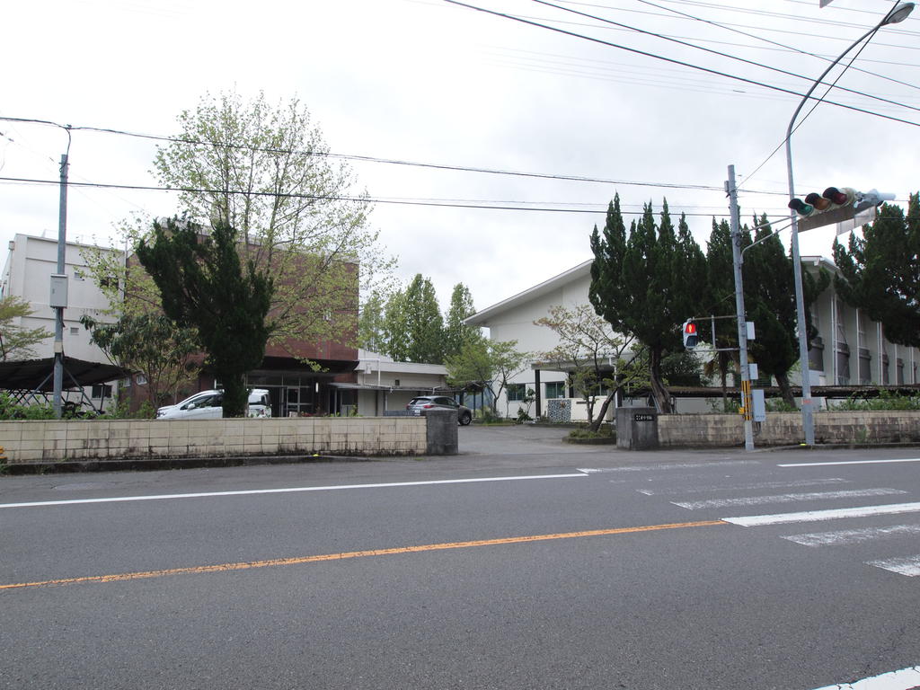 中学校　宿毛市立東中学校（中学校）まで430m