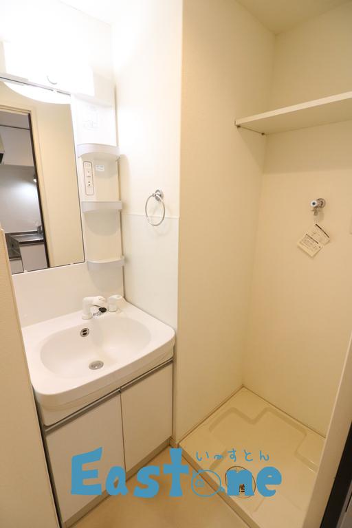 洗面設備　60センチ洗面台と64センチ洗濯機パン