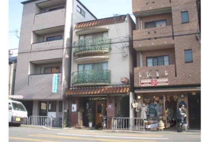 京都市上京区大原口町のマンションの建物外観