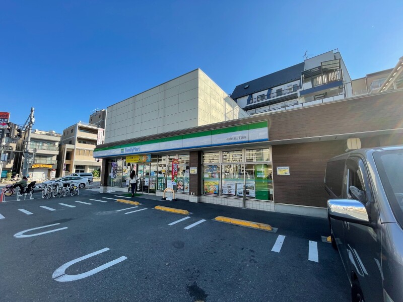 コンビニ　ファミリーマート 板橋舟渡三丁目店（コンビニ）まで179m