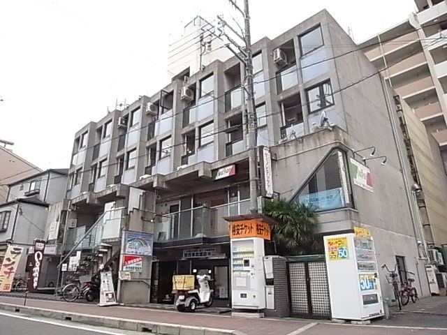 プリエールJR塚口駅前の建物外観