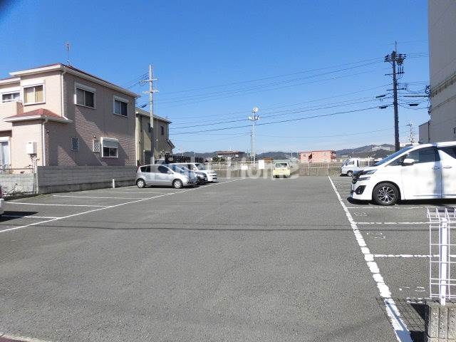 【和歌山市松江北のマンションの駐車場】