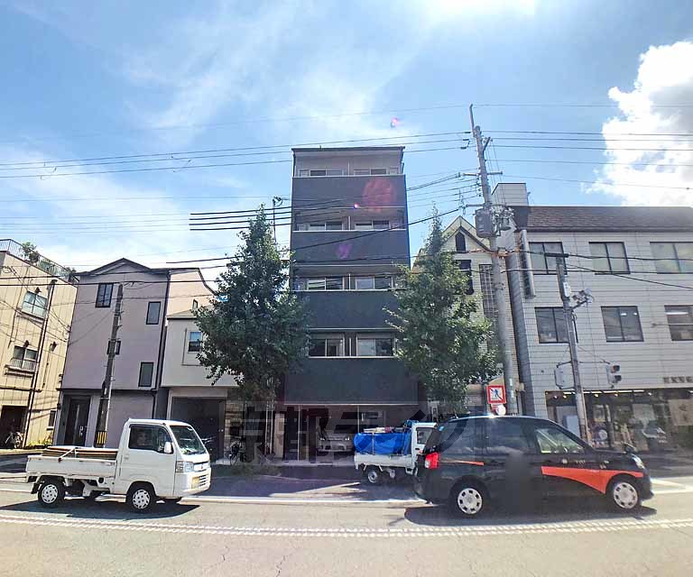 京都市中京区西ノ京上平町のマンションの建物外観