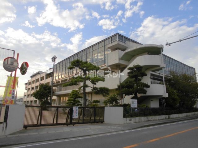 【板野郡藍住町矢上のアパートの小学校】