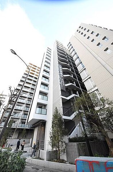 新宿区西新宿のマンションの建物外観